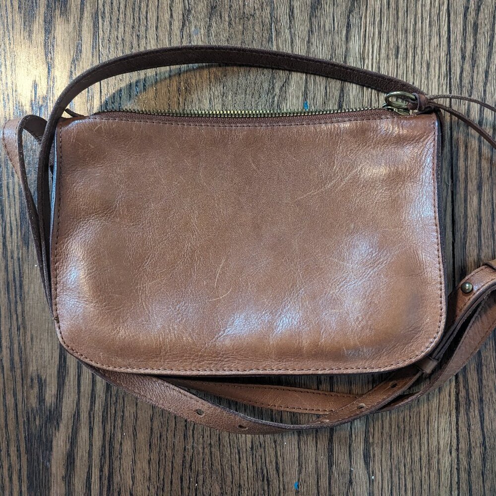 Madewell Simple Crossbody purse in English saddle